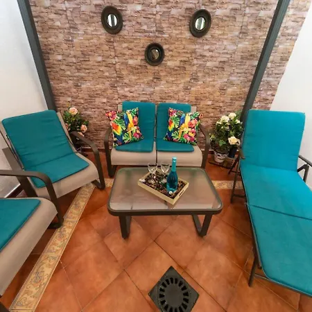 Sh Piluca's Home. Moderno Con Patio Apartman
