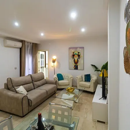 Sh Piluca's Home. Moderno Con Patio Apartman